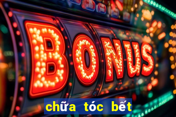 chữa tóc bết bằng phấn rôm