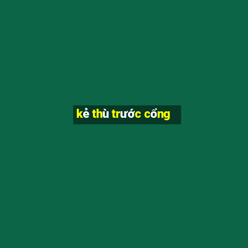 kẻ thù trước cổng